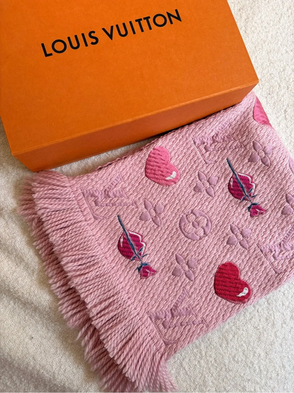 🔥100% Authentic LOUIS VUITTON Rose Wool/Silk Logomania A La Folie Scarf🔥